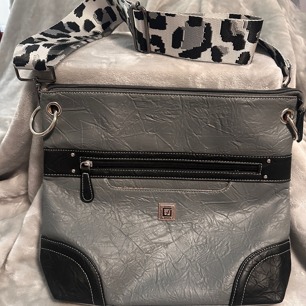 👗💜Stone Mountain Leather‎ Handbag with Stylish Grey Camo Strap